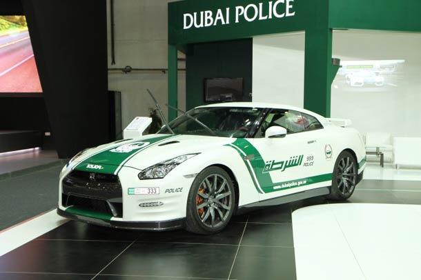 Inilah Mobil Sports Yang Dipakai Polisi Dubai Untuk Patroli