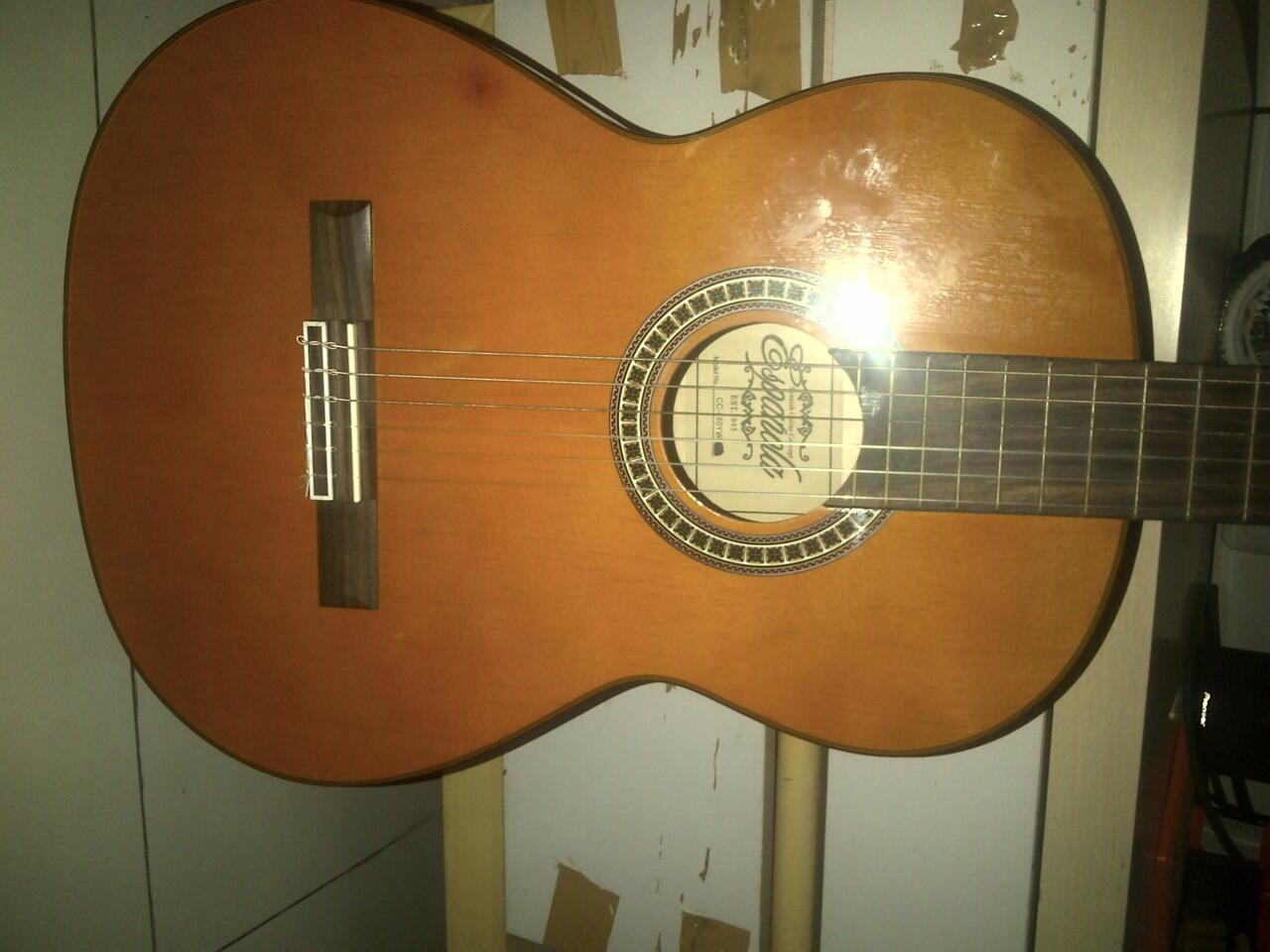 gitar akustik