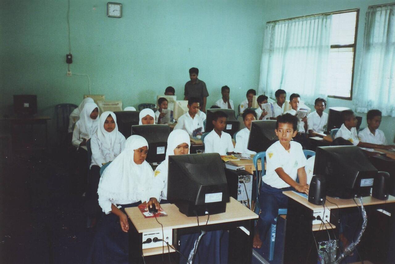 kelebihan bersekolah di indonesia 