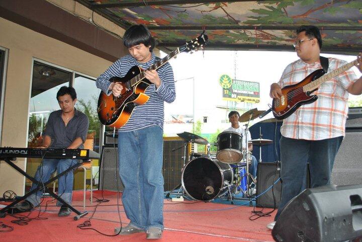 gathering ke 18 BEKASI JAZZ SOCIETY.. MAnggung, Ngejam disini,, Gratis