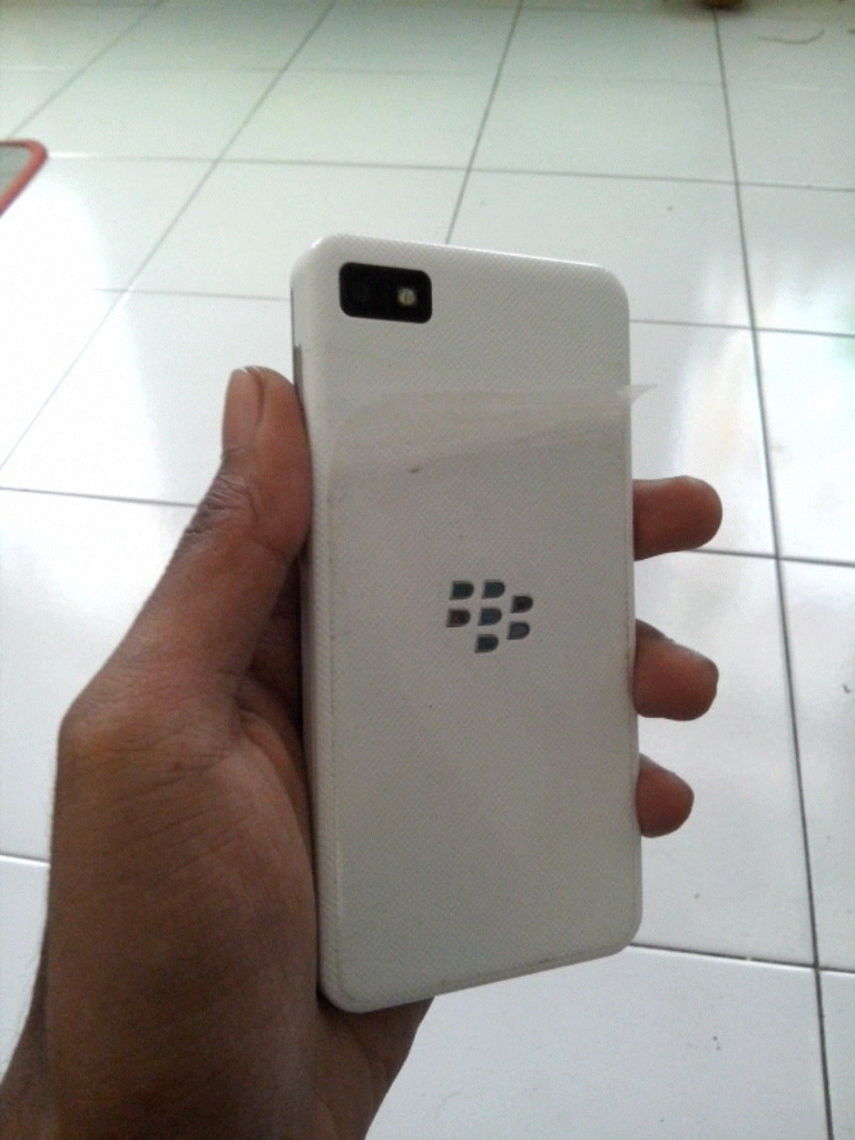 Blackberry Z10 white Ori TAM garansi masih lumayan panjang Semarang