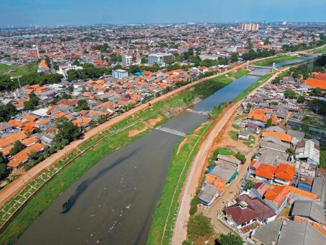 Sisi Lain Kanal Banjir Timur