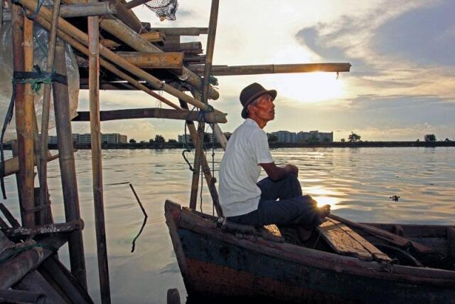 Sisi Lain Kanal Banjir Timur