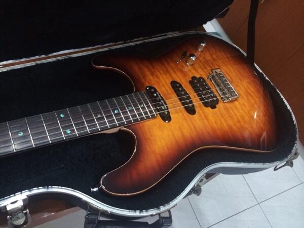 Clearance! Bugera V22, Tom anderson replica, tweed hardcase