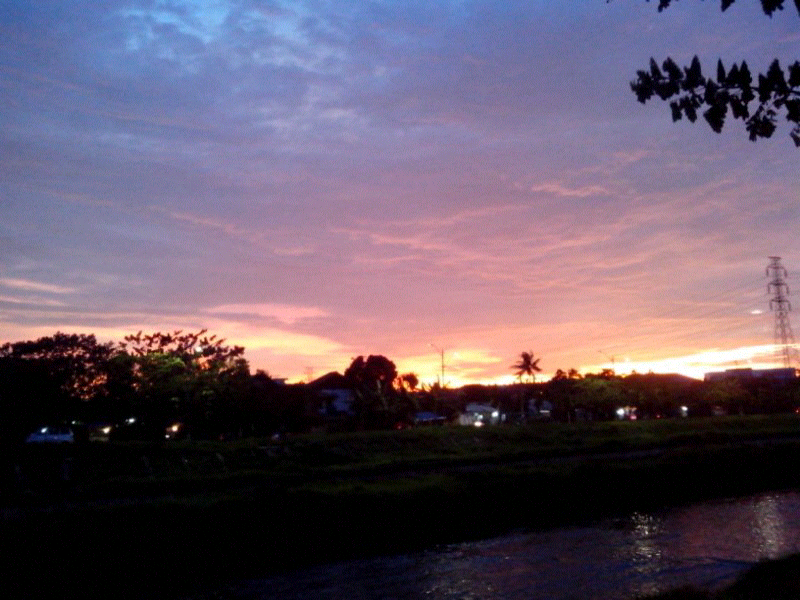Sisi Lain Kanal Banjir Timur