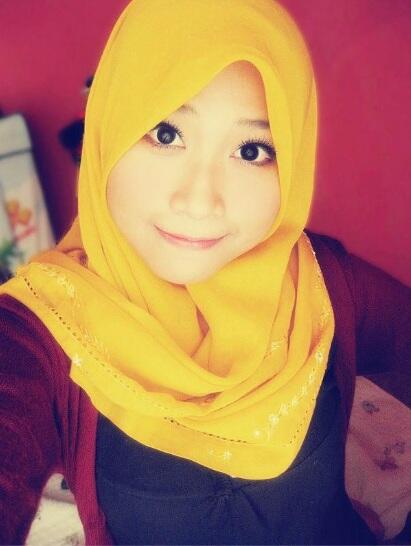 Cewek Malaysia cantik berkerudung
