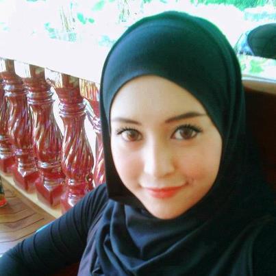 Cewek Malaysia cantik berkerudung