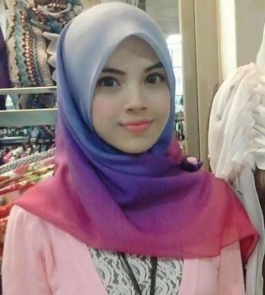 Cewek Malaysia cantik berkerudung