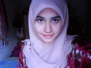 Cewek Malaysia cantik berkerudung