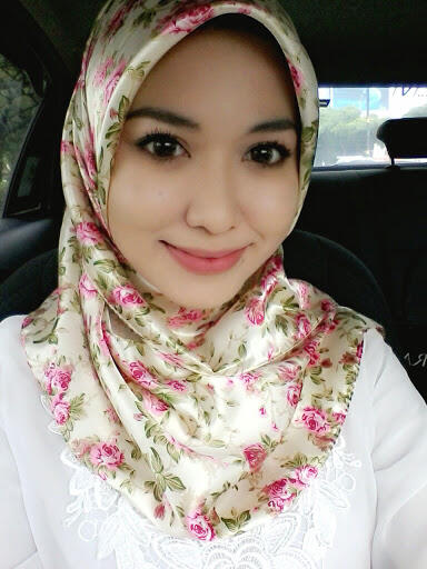 Cewek Malaysia cantik berkerudung