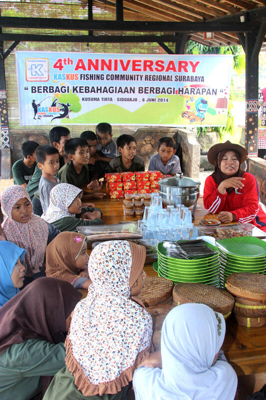 &#91;FR&#93; 4th Anniversary KFC Reg. Surabaya Bersama Panti Asuhan Hidayatul Umma &#91;FR&#93;