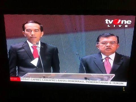 debat, jokowi bawa contekan