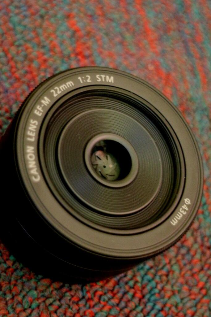 Lensa pancake EF-M 22mm STM f/2 sekalian flashnya S 90 EX bawaan canon EOS-M | JOGJA