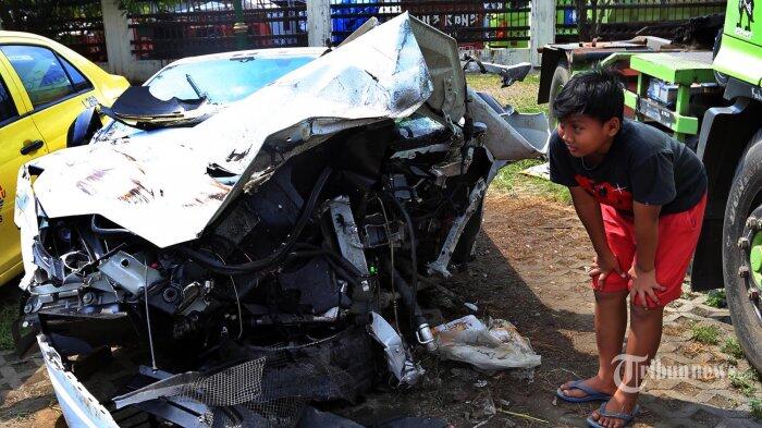 &#91;HOT&#93; Bentuk Lamborghini Setelah Menabrak Truk di Tol Priok