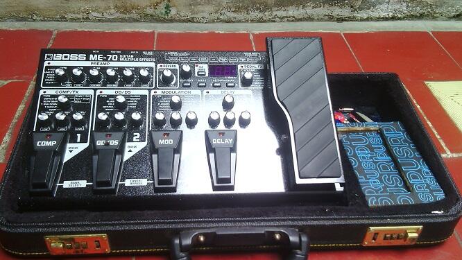 Boss ME 70 Guitar multi effect pedal + Hardcase