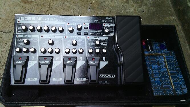 Boss ME 70 Guitar multi effect pedal + Hardcase