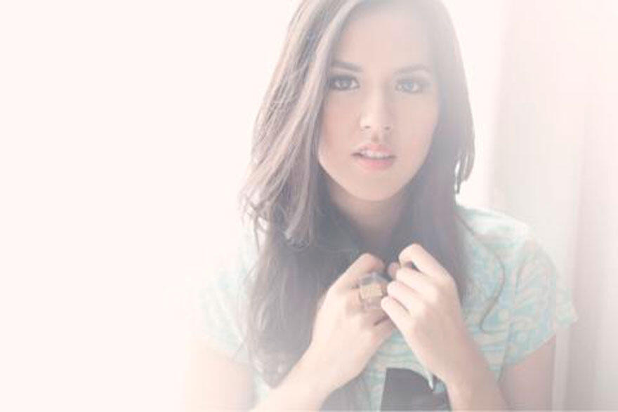 CEWE INI BERAPA PERSEN MIRIPNYA SAMA RAISA ANDRIANA ?