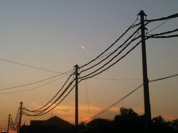 ane ngeliat hal aneh di langit jakarta hari ini gan