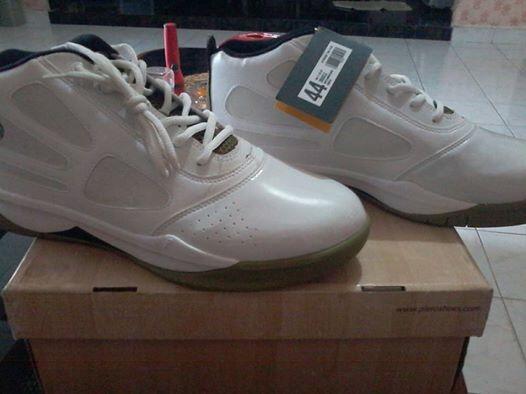 Sepatu Basket Piero