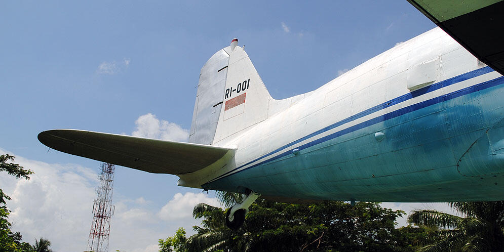 Kisah pesawat komersil pertama di Indonesia &#91;Terima kasih Rakyat Aceh&#93;