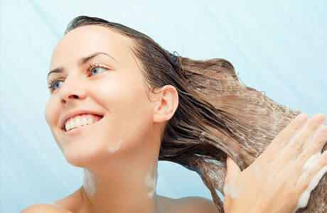 Agar Rambut Ikal dan Keriting Tidak Kering