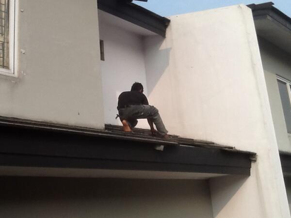 Kejadian Aneh di Siang Bolong - Atap Rumah Hancur