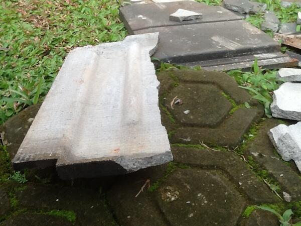 Kejadian Aneh di Siang Bolong - Atap Rumah Hancur