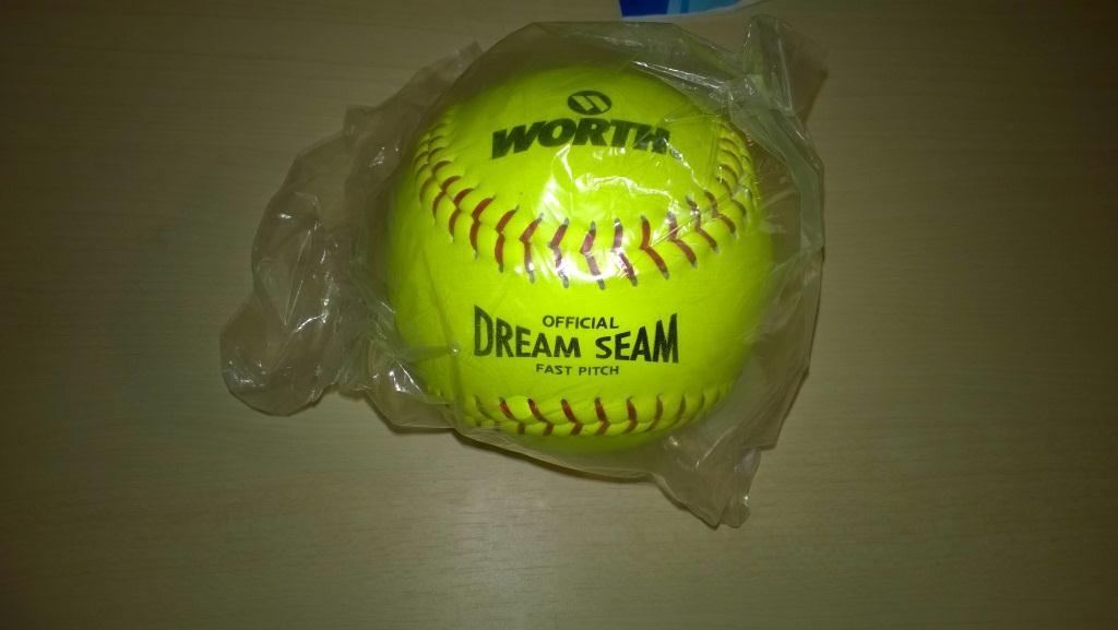 Bola softball