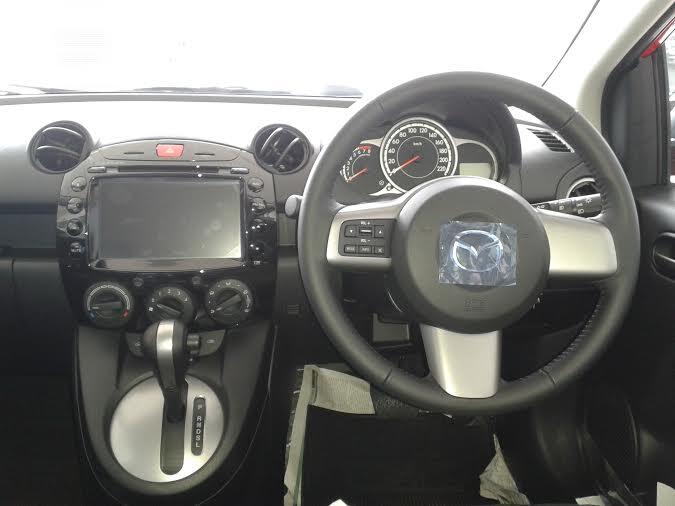 DIJUAL CEPAT MAZDA 2 TYPE V MATIC ( IPM2 ) TAHUN 2013 HANYA 1 UNIT