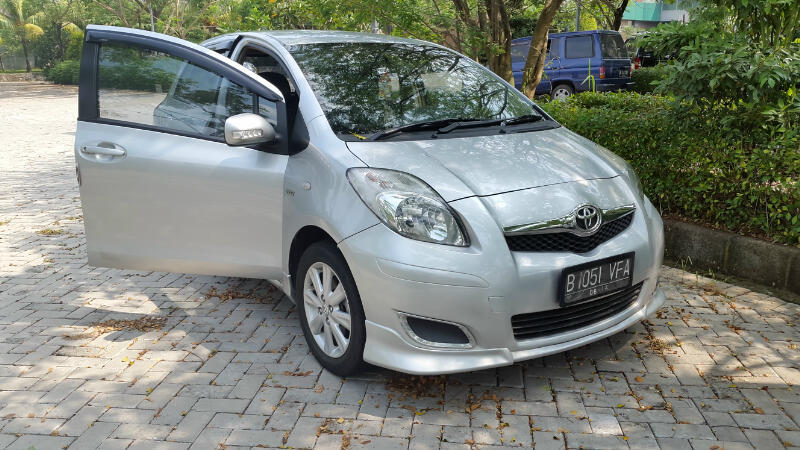 Toyota yaris tipe E Silver 2009 Pajak Panjang
