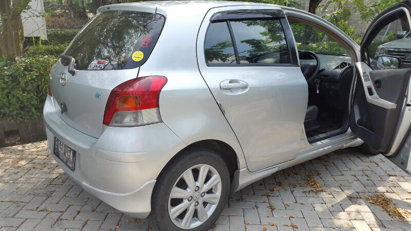 Toyota yaris tipe E Silver 2009 Pajak Panjang