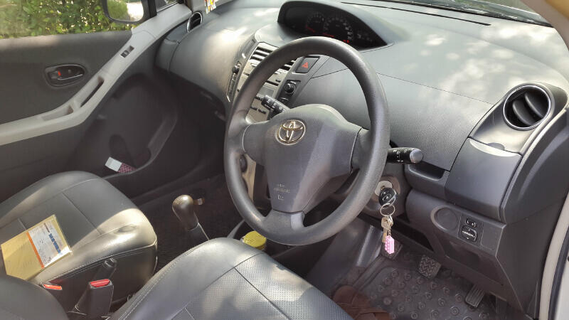 Toyota yaris tipe E Silver 2009 Pajak Panjang