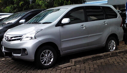 jual daihatsu xenia deluxe 2012 manual silver