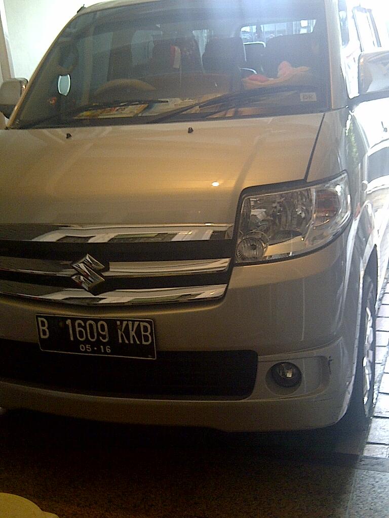Dijual Mobil Suzuki APV Arena SGX 2011 silky silver