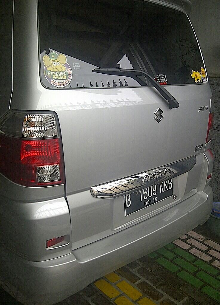 Dijual Mobil Suzuki APV Arena SGX 2011 silky silver
