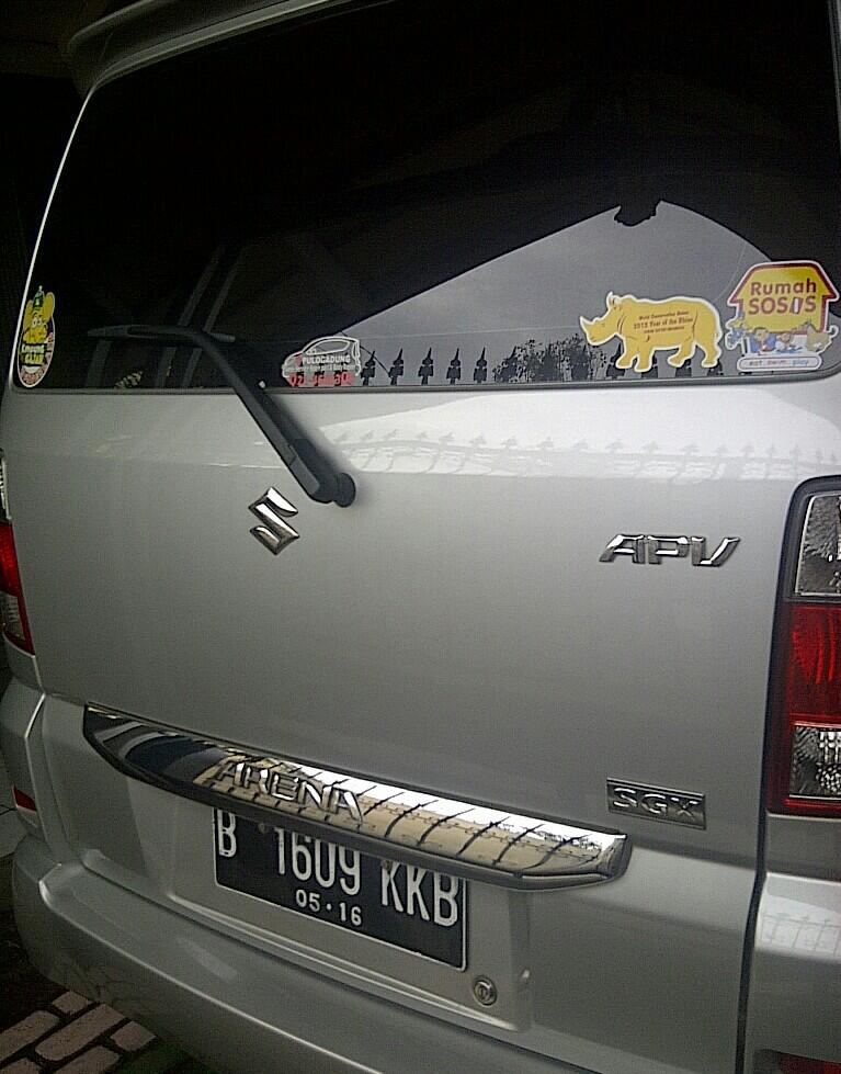 Dijual Mobil Suzuki APV Arena SGX 2011 silky silver