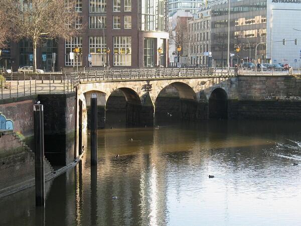 Menjelajah Hamburg (Jerman), Kota Indah dengan Ribuan Jembatan