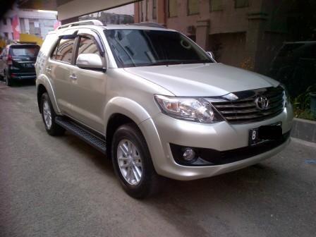 DIJUAL Toyota Grand Fortuner 2.7 G Lux AT Silver 2012 Service Record 299jt??