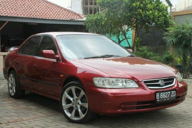 Dijual honda accord VTIL tahun 2000 cbu v6 warna merah maron