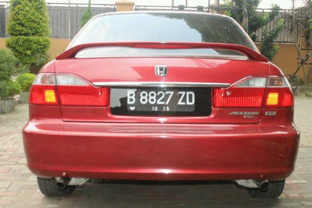 Dijual honda accord VTIL tahun 2000 cbu v6 warna merah maron