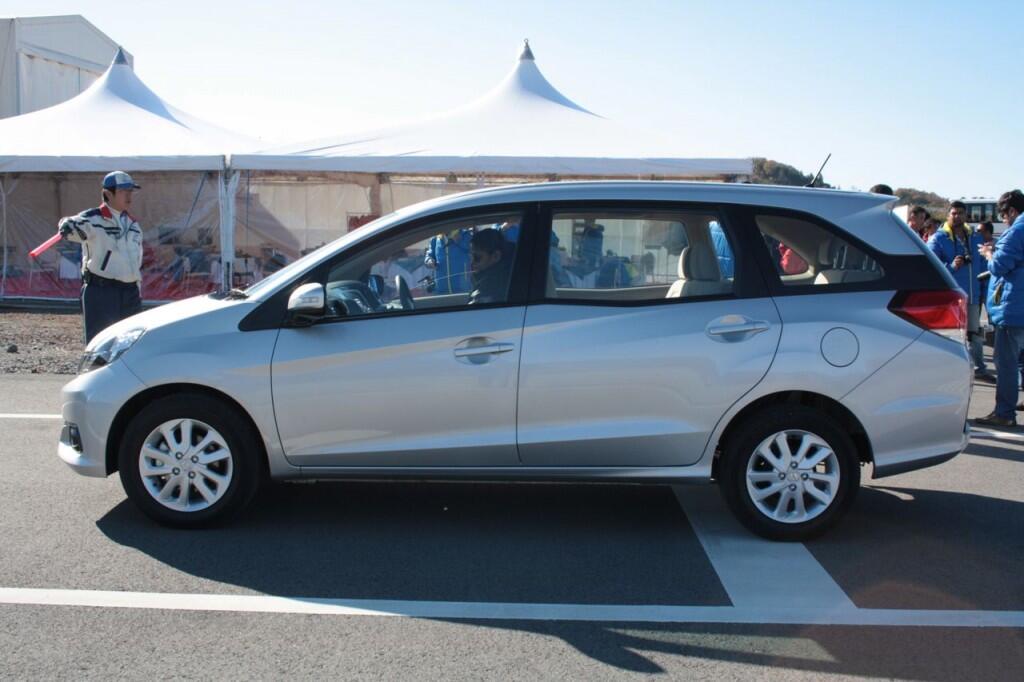 Lebaran nyaman dengan Honda Mobilio,dp murah gan
