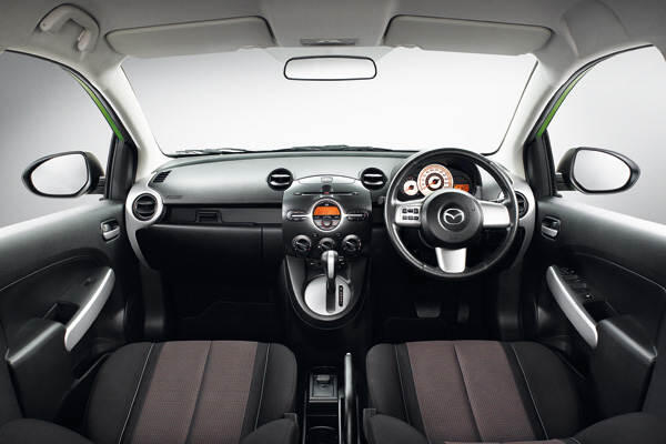 mazda 2 buang banyak diskon di sini