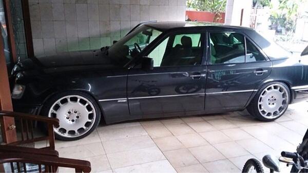 Mercedes benz sportline E320 blue black istimewa