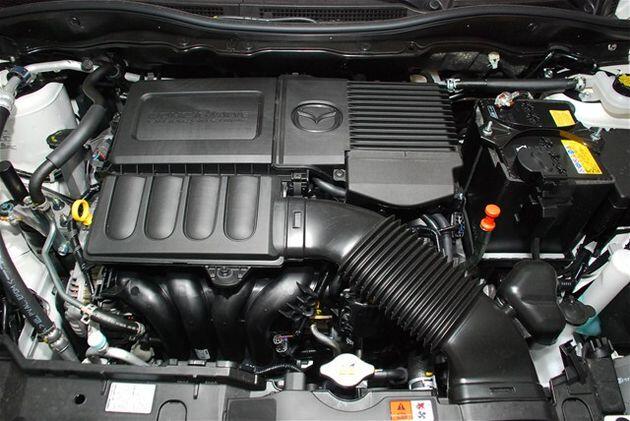 MAZDA 2 CUCI GUDANG TIPE R AUTOMATIC WARNA SILVER 2013