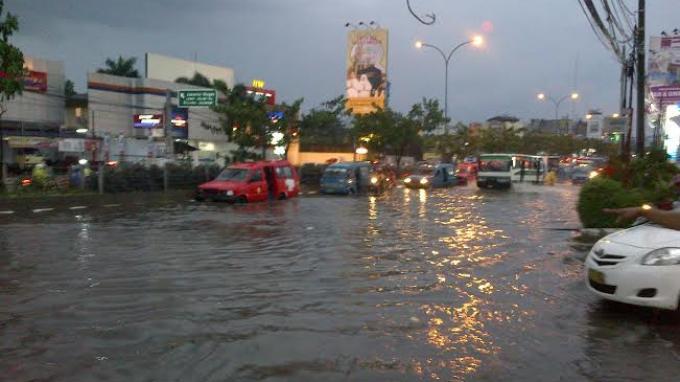 <CAPRES KUONTOOOOOOOOL>Akibat Hujan Deras, Jakarta Banjir Lagi