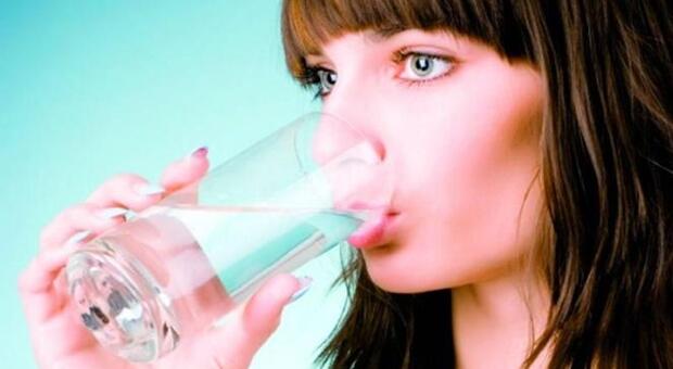 5 Kondisi Ini Kamu Dilarang Minum Air Putih