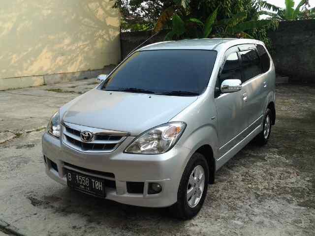 DIJUAL TOYOTA AVANZA 1.3 G SILVER METALIK 2011