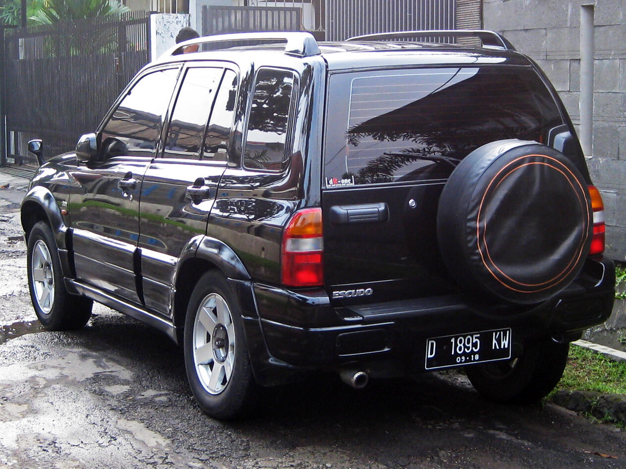 Suzuki Escudo 2003 BLACK