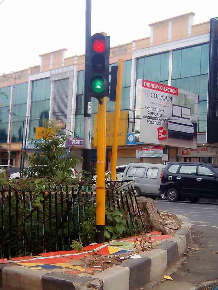 Traffic Light membingungkan dan berbahaya (+PIC)