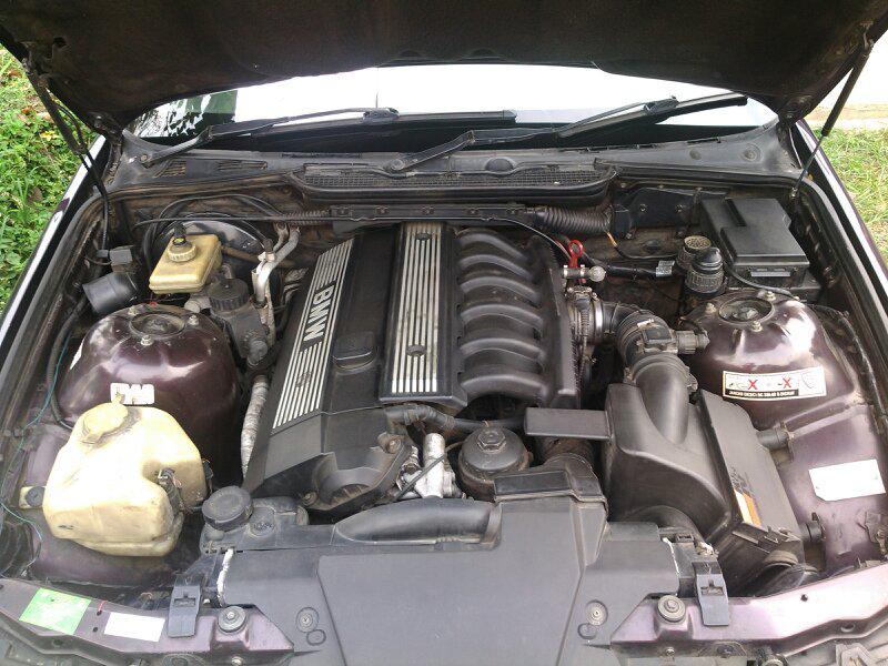 JUAL BMW 323I M/T MURMER PR-NYA DIKIT GANN..